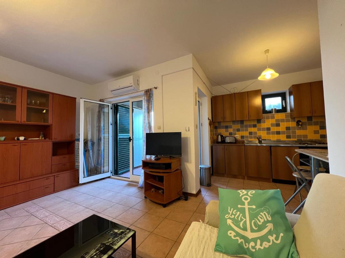Apartment Luka Novalja Exterior photo